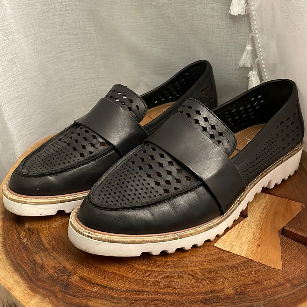 Crown Vintage Cutout Black Loafers Size 6.5
